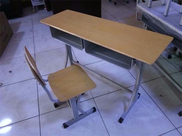 校用双人课桌椅